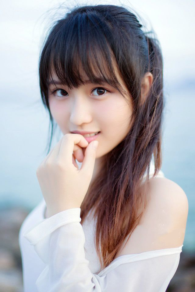 “冠军侯律法明确，而且执法公允，比之刘璋，强出何止十倍？”这名将领摇头道。